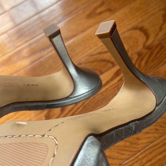 Vince Camuto Heels in SILVER!🖤 - Picture 10 of 11